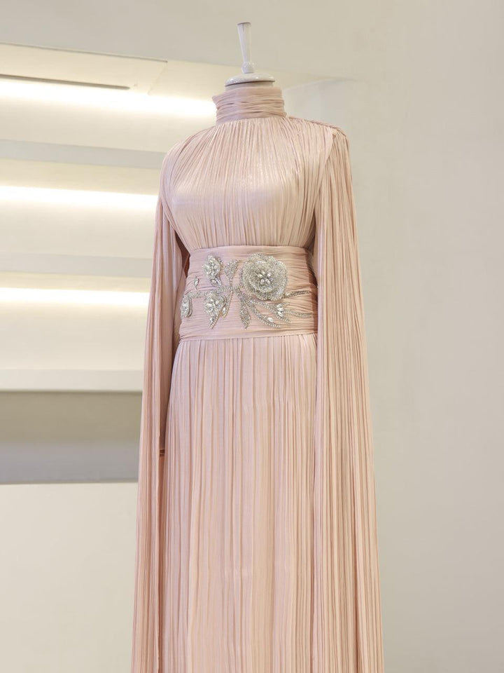 evening dresses doha The elegantly-dressed models walked in our Luxury Area to showcase the best of evening dresses in Doha Festival City! #FashionAtFestivalCity