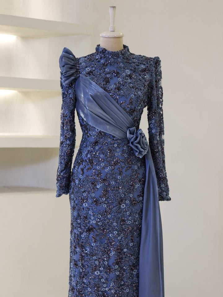 Seks qozoq va ozbek qizlari Men uxlab yotgan ayolning ogziga keldim